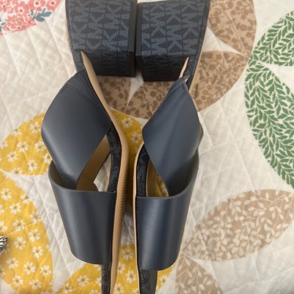 MICHAEL KORS SANDALS - Picture 6 of 8